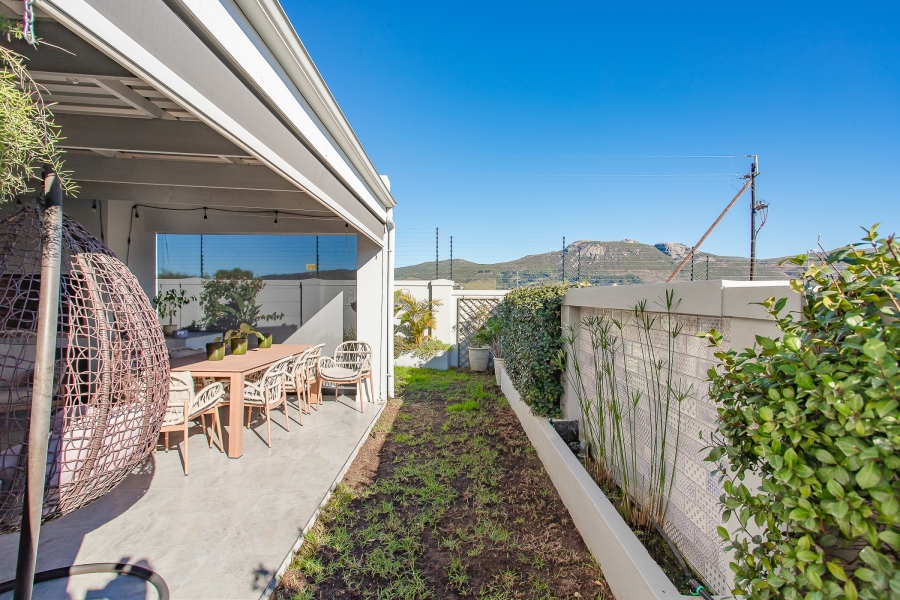 4 Bedroom Property for Sale in Mountain Crest Private Estate Western Cape